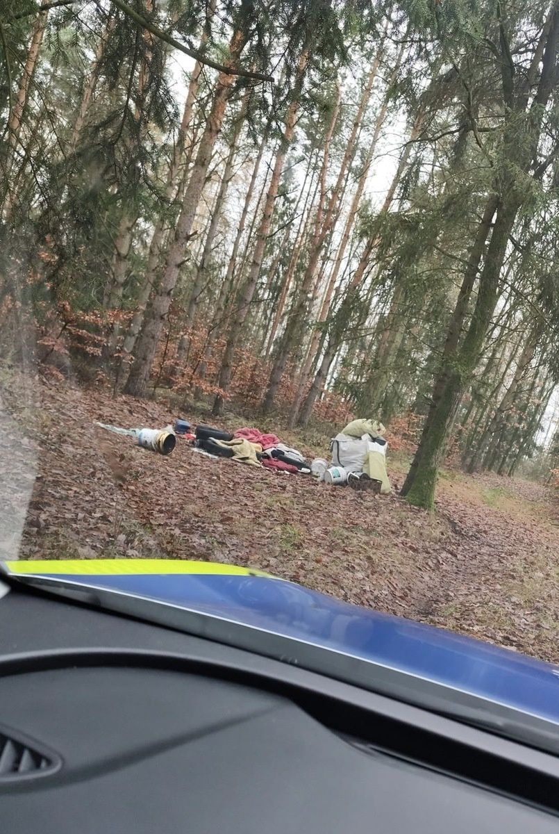 Wyrzucał śmieci do lasu. Złapali go policjanci