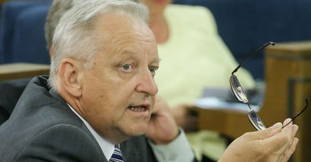 Łukasz Szumowski odchodzi. "Decyzja zaskakuje i nie zaskakuje jednocześnie"