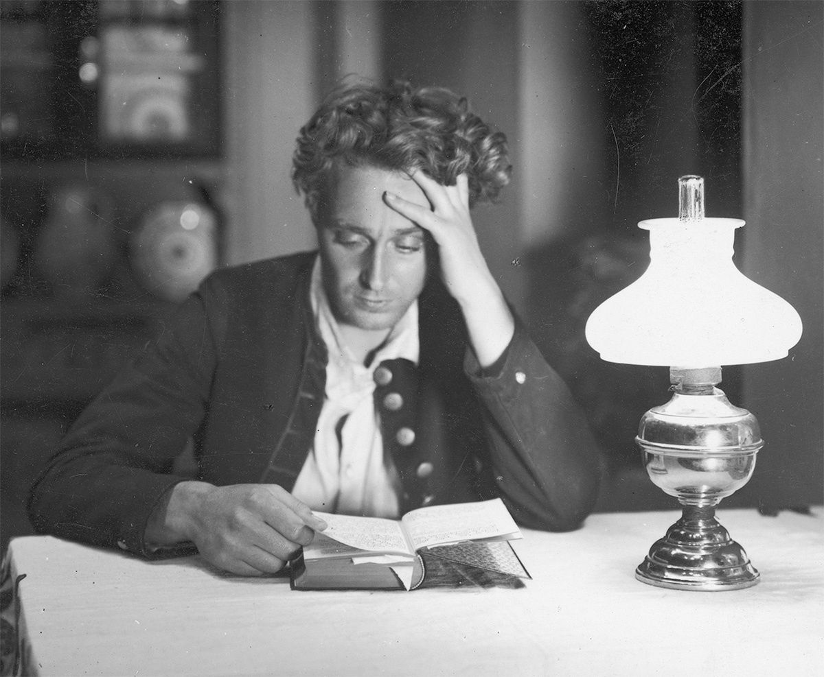 Mieczysław Cybulski. Kadr filmowy z 1931 roku (domena publiczna)