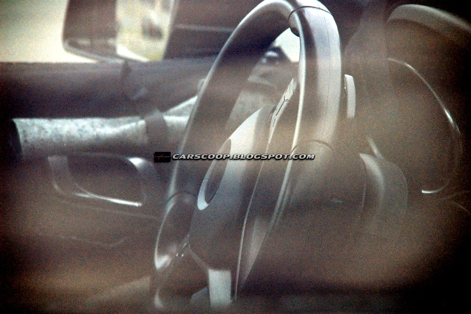 2012-Mercedes-Benz-SLK-007