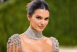 MET Gala 2021. Kendall Jenner w kryształowej sukni. Modelka odkryła całe ciało