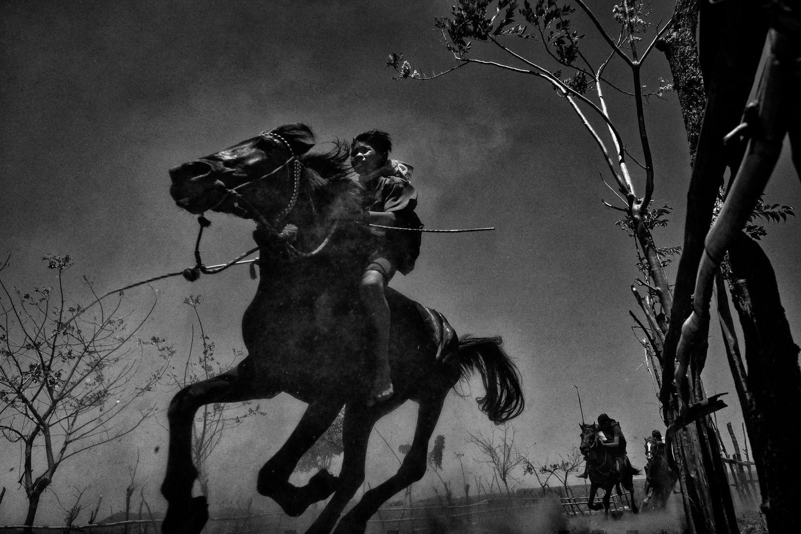 Znamy zwycięzcę World Press Photo 2018. Ronaldo Schemidt został Fotografem Roku 51