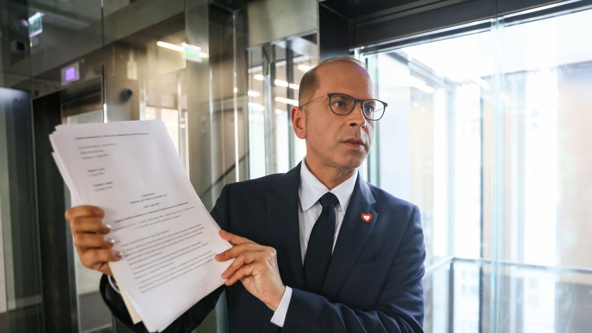 Micha� Szczerba
Leszek Szyma�ski
afera wizowa, bia�a ksi�ga, cudzoziemcy, ds. tzw. afery wizowej, komisja, komisja sejmowa, legalizacja pobytu cudzoziemc�w, polityk, polityka, pose� pos�owie, posiedzenie posiedzenia, puste, sejm, Sejm RP, wizy