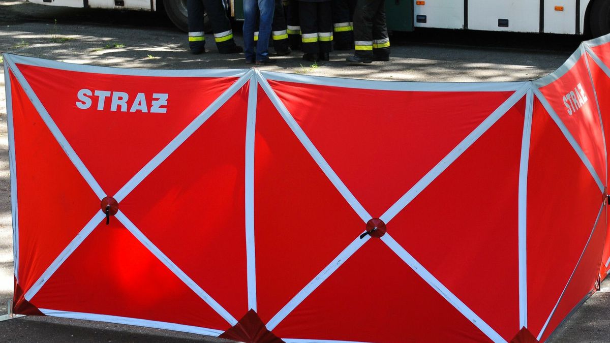 Strażacki parawan do zasłaniania zwłok. Zdjęcie ilustracyjne