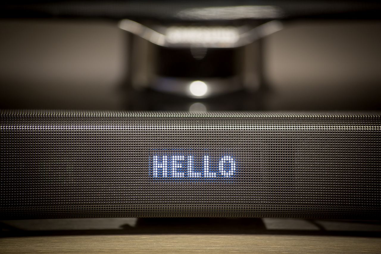 Soundbar wygląda niepozornie, ale zapewnia dobre brzmienie