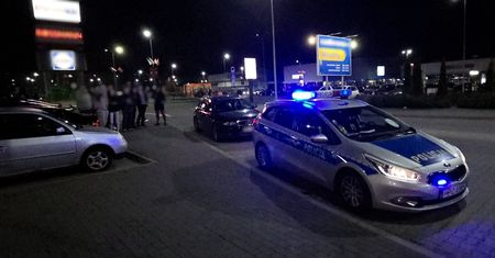 Policja skontrolowała zlot miłośników motoryzacji we Włocławku. Posypały się mandaty