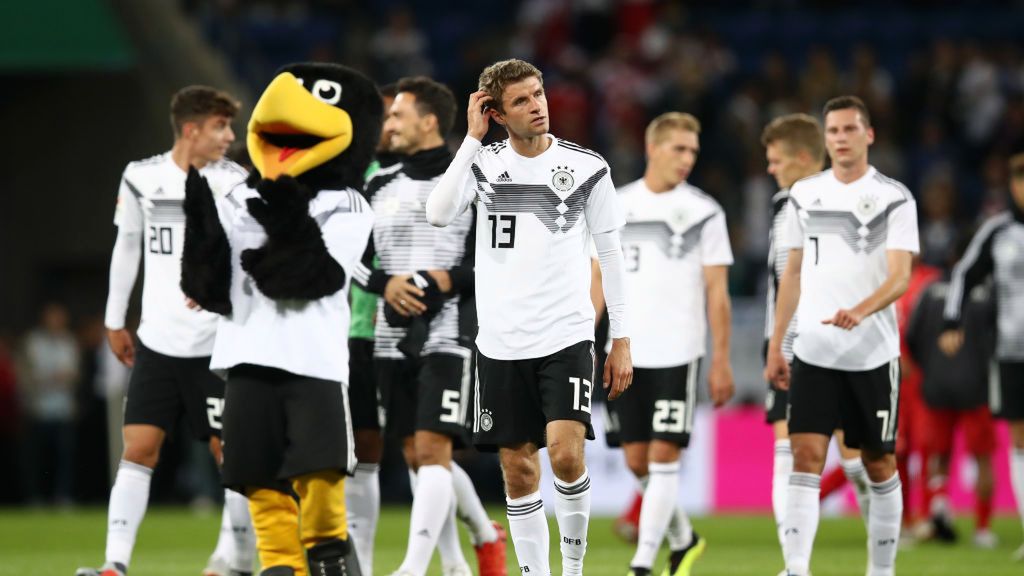 piłkarze reprezentacji Niemiec (na pierwszym planie: Thomas Mueller)