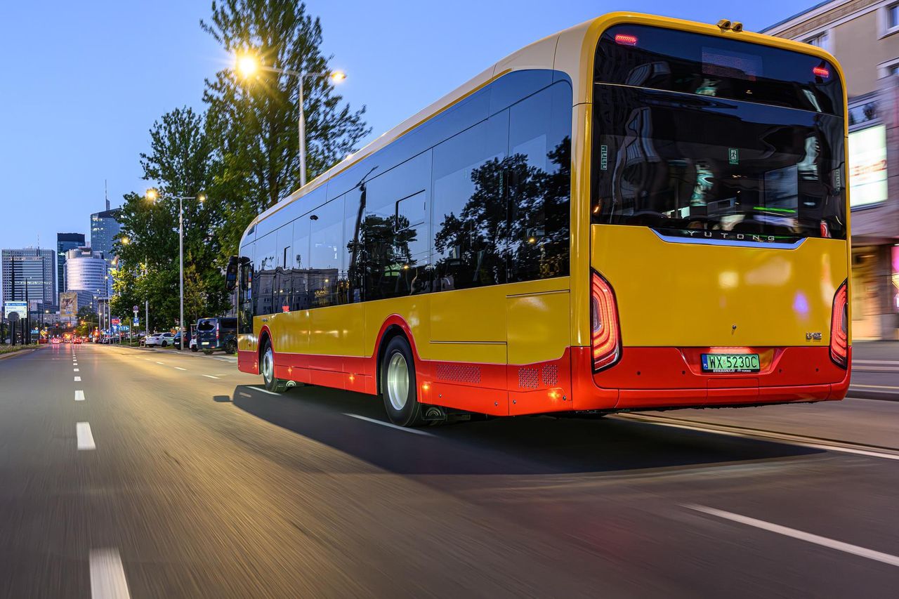 Testy nowego autobusu na ulicach Warszawy