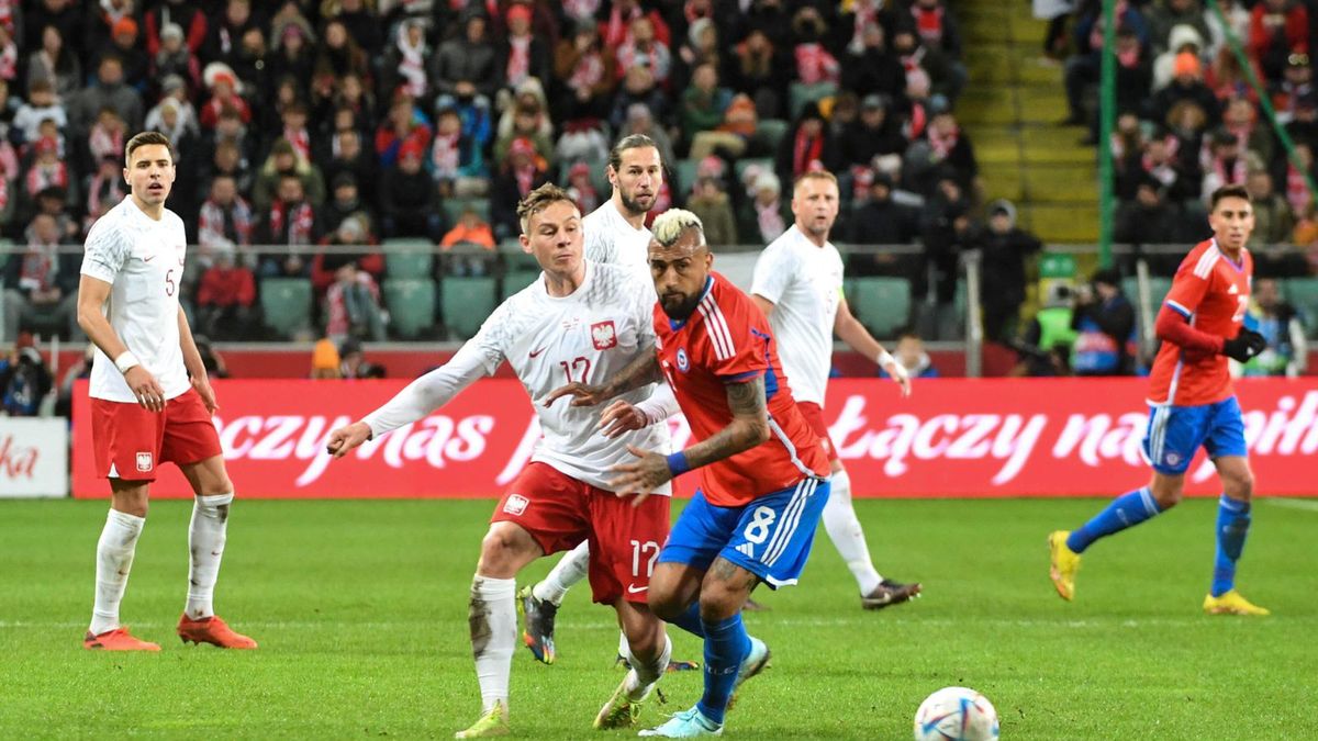 PAP / Andrzej Lange / Na zdjęciu: Szymon Żurkowski i Arturo Vidal