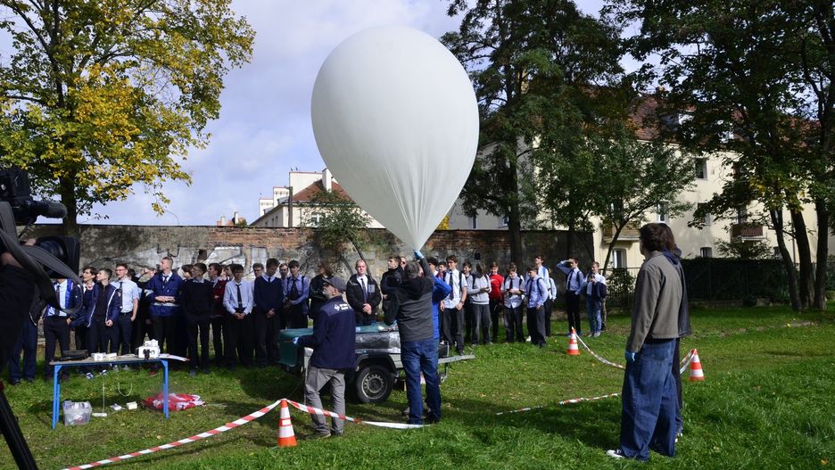 Poznańscy uczniowie wysłali w kosmos balon startosferyczny