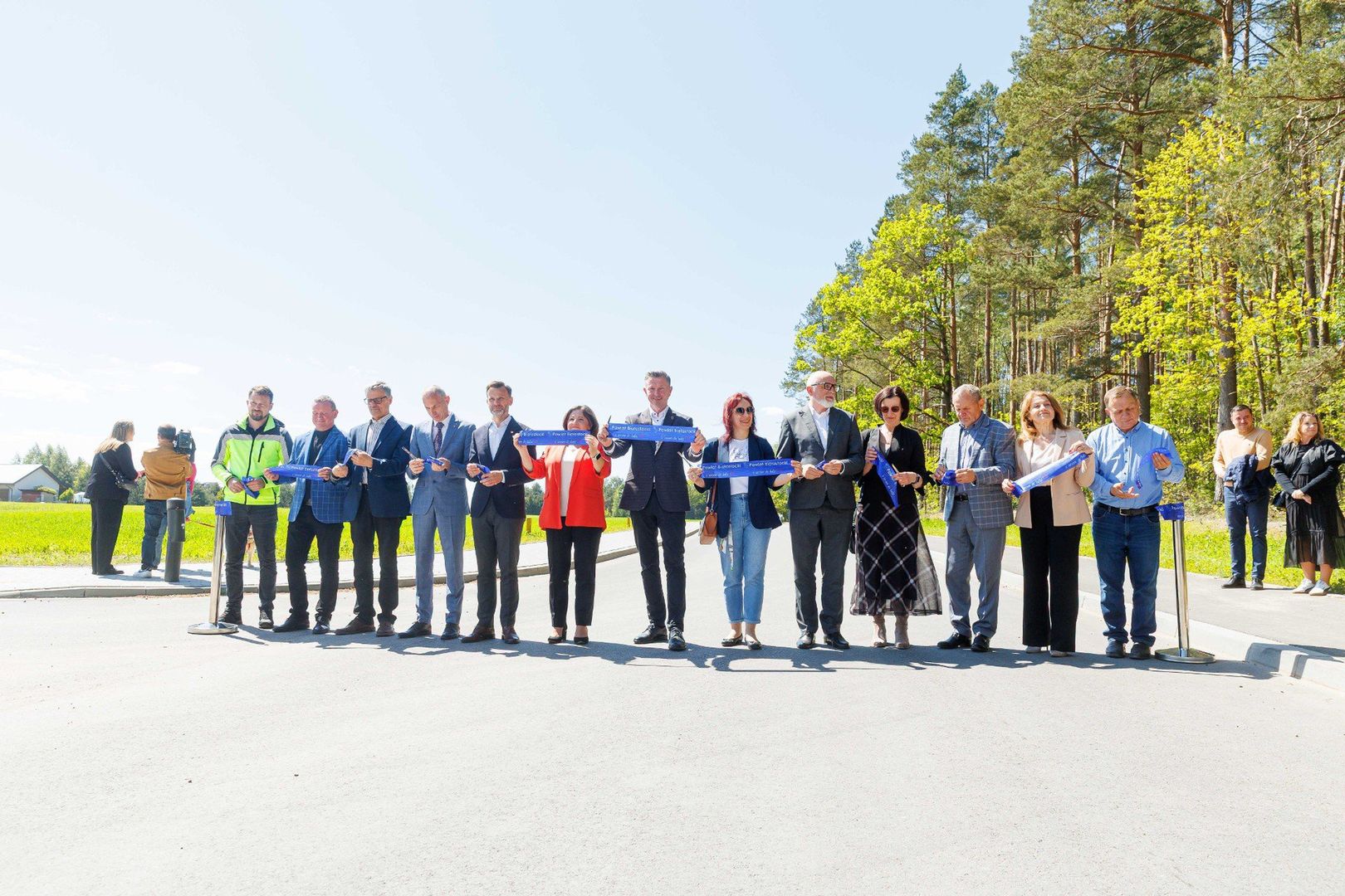 Na nową drogę i ścieżkę mieszkańcy czekali ponad dwadzieścia lat 
