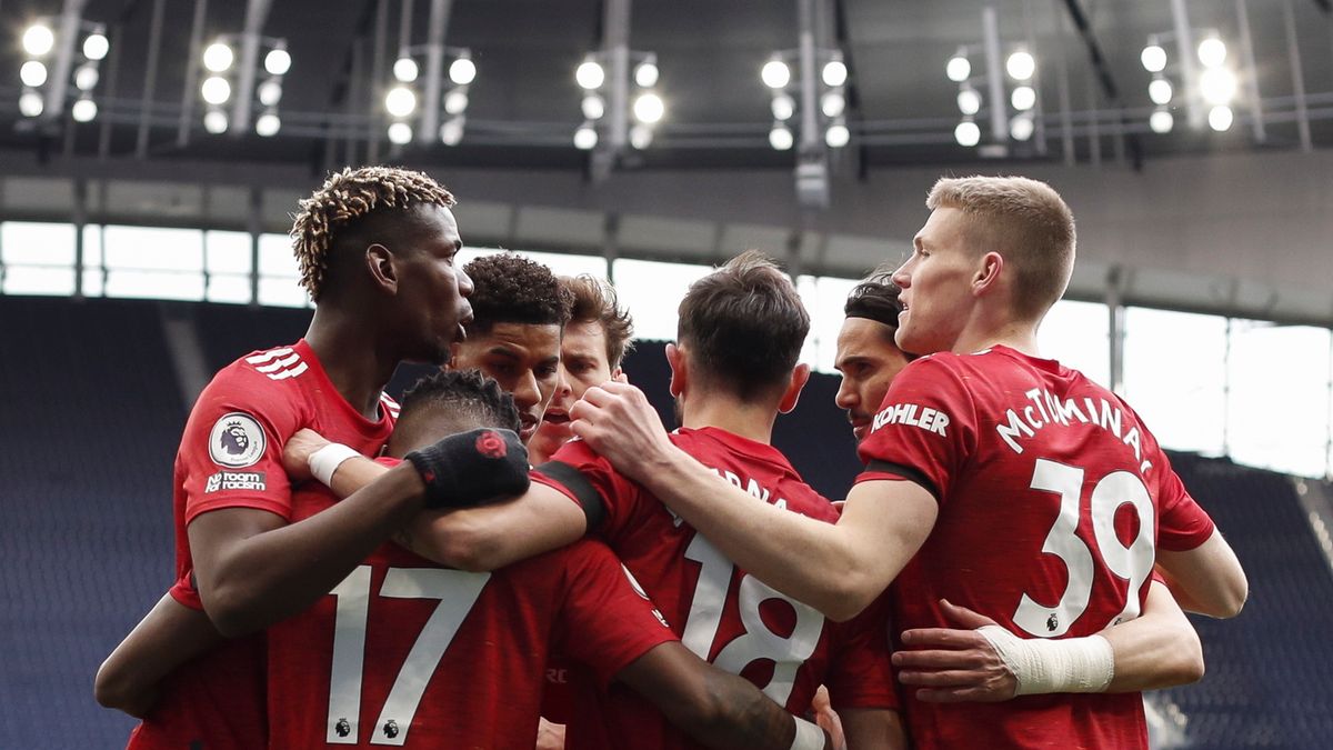 piłkarze Manchesteru United cieszą się z bramki