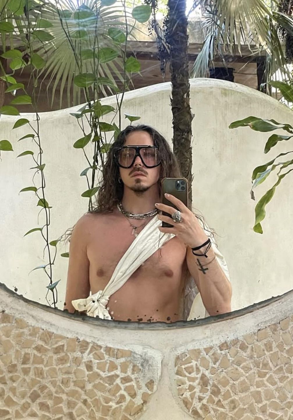 Michał Szpak odsłania klatę na kolejnych wakacjach
