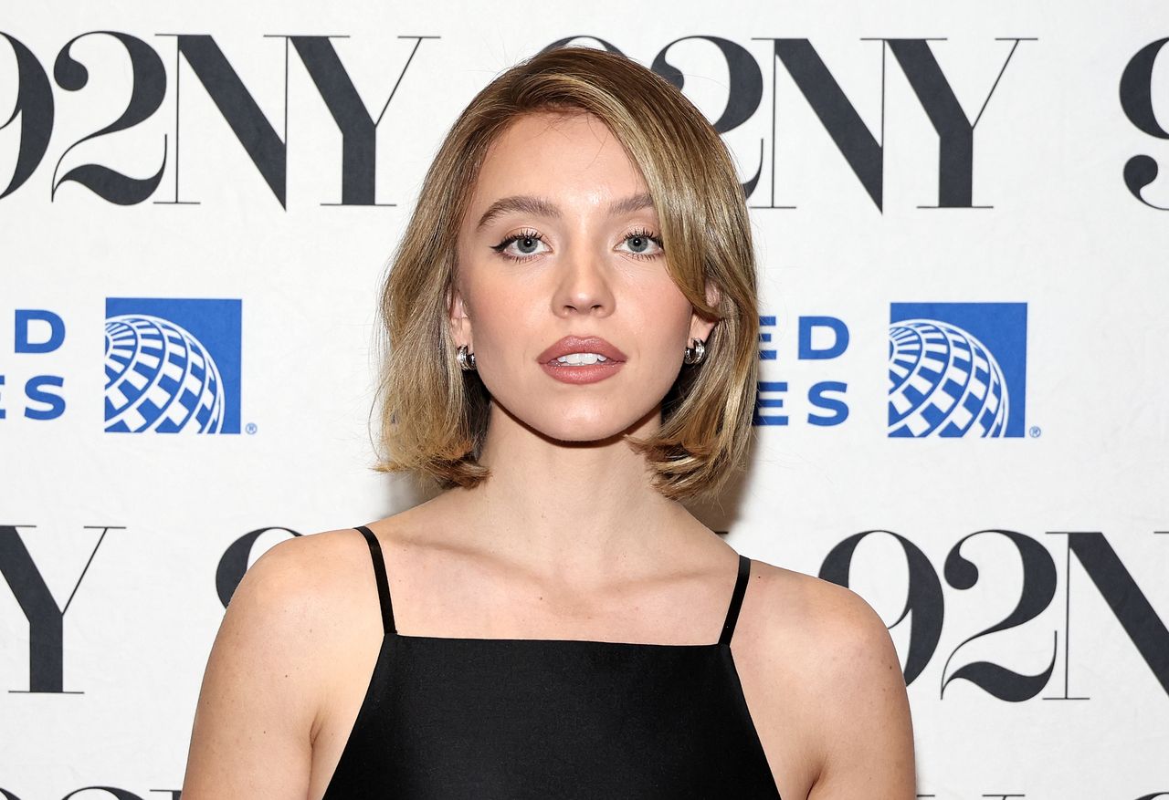 Sydney Sweeney w czarnej mini