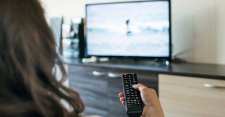 Abonament RTV 2023 – ile wynosi za cały rok z góry? Wysokość opłat, zniżki, zwolnienia