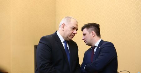 Miliony dla "firmy od pędzelków". Mueller: Cały świat tak robił