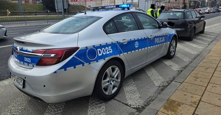 Sprawdzali stosowanie się do sygnalizacji świetlnej, mierzyli prędkość i kontrolowali stan techniczny pojazdów