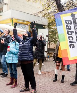 Strajk Kobiet. "Polskie Babcie" o akcji służb. "Dopadło nas 30 policjantów, zrobiło się granatowo"