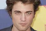 Robert Pattinson sypia w metrze i ma zdolność bilokacji