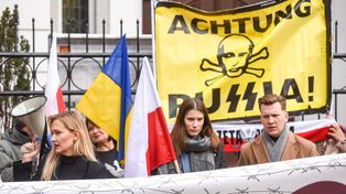 VIP-y z KO w szpitalu, Bąkiewicz i Ukraina. A wszystko łączy jedna piosenka Kazika o bólu [FELIETON]