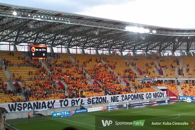 Transparent przygotowany przez kibiców Jagiellonii Białystok na ostatni mecz sezonu