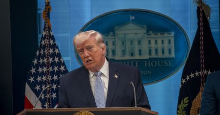 USA całkowicie wstrzymały handel z Iranem drogą morską. Trump optymistą