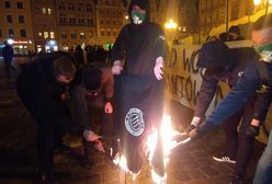 Narodowcy pikietowali we Wrocławiu. Spalono bluzę Antify