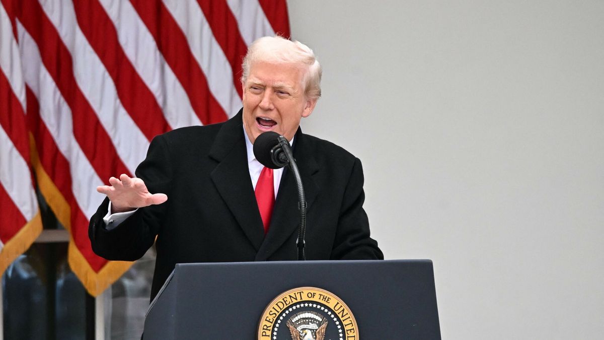 Donald Trump u?askawi? indyka przed ?wi?tem Dzi?kczynienia
US President Donald Trump speaks during the turkey pardon ceremony in the Rose Garden of the White House in Washington, DC on November 25, 2025. (Photo by Alex WROBLEWSKI / AFP)
ALEX WROBLEWSKI