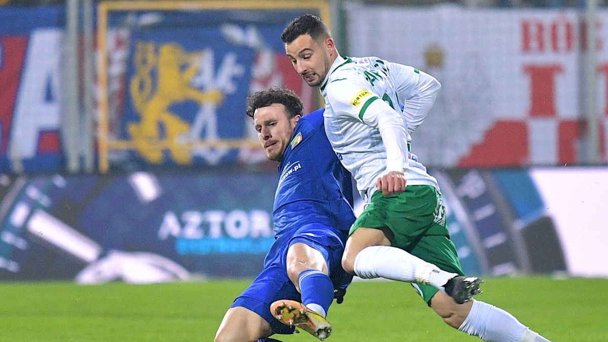 PAP / Sebastian Borowski / Na zdjęciu: Angelo Henriquez (z lewej) i Luis Machado (z prawej)