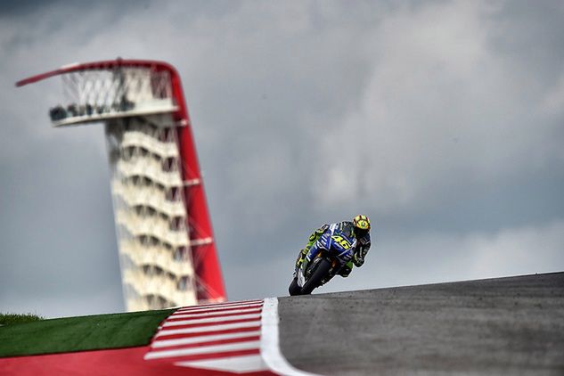 Valentino Rossi nie jest zbyt szybki na torze w Austin. Czy uda mu się wskoczyć na podium podczas wyścigu? (fot. Movistar Yamaha Racing)