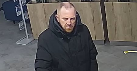 Wandal zniszczył drzwi stacji benzynowej. Policja apeluje o pomoc