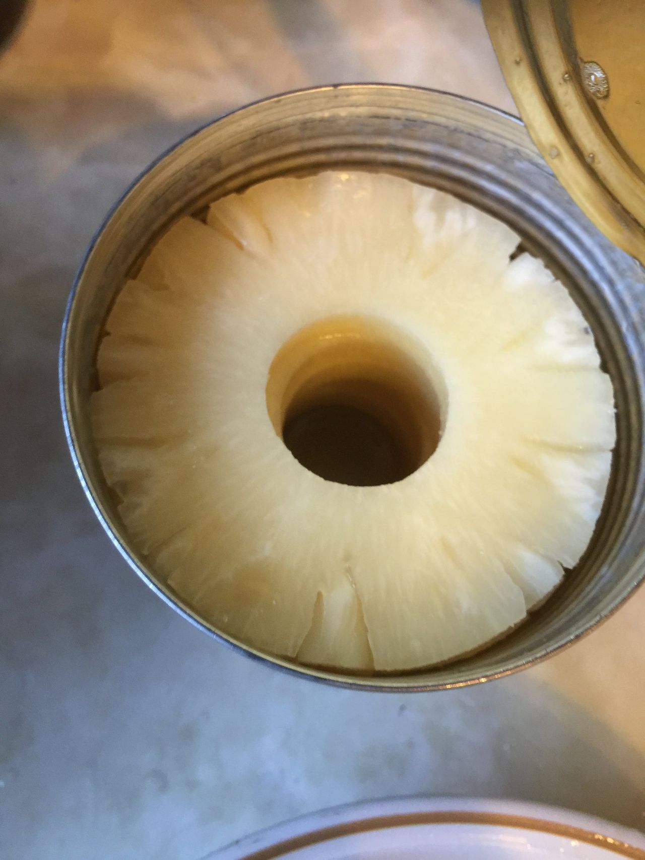 Ananas w puszce w soku (owoc i płyn)