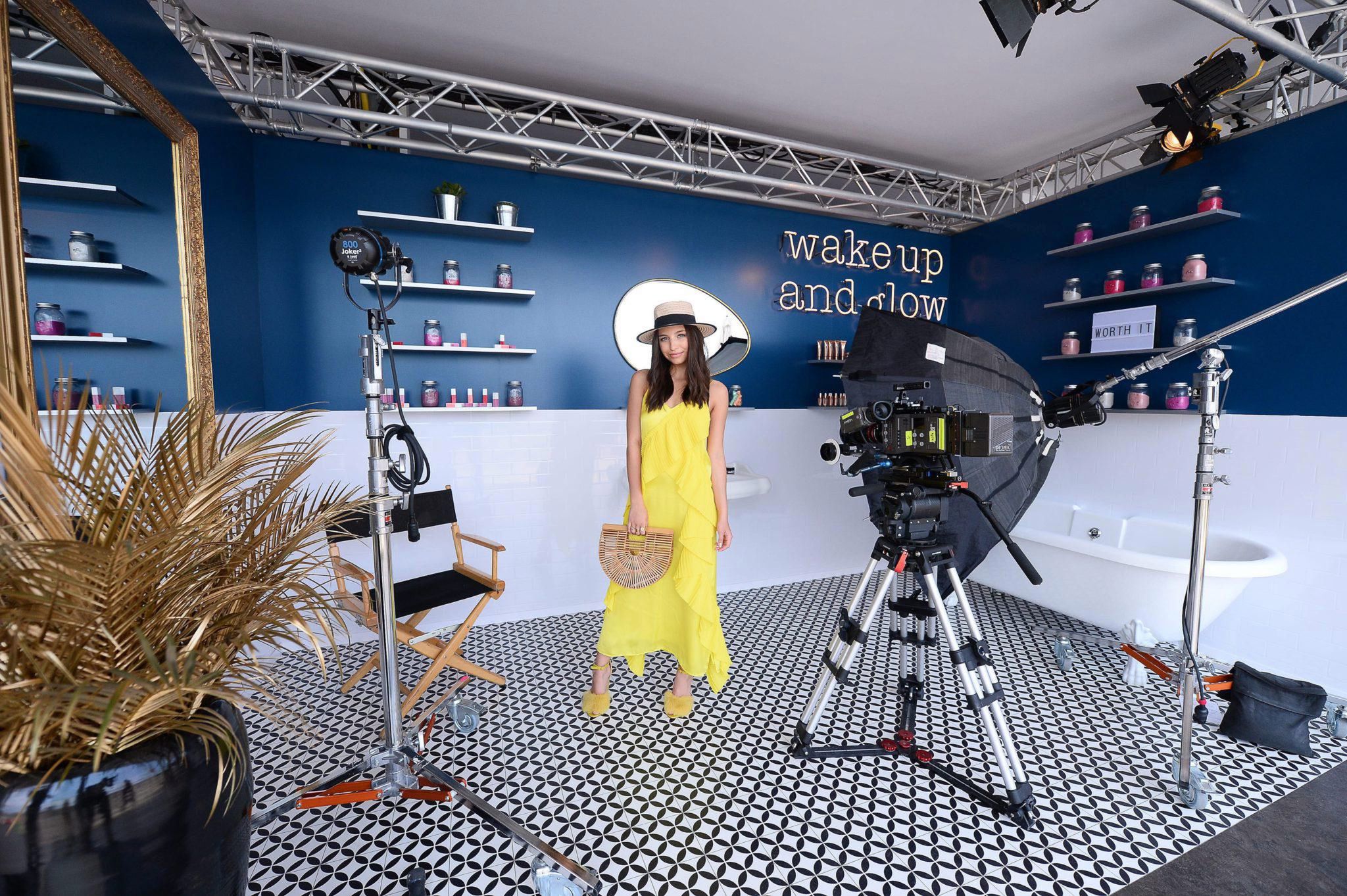 Julia Wieniawa na "Worth it Show" - Cannes 2018