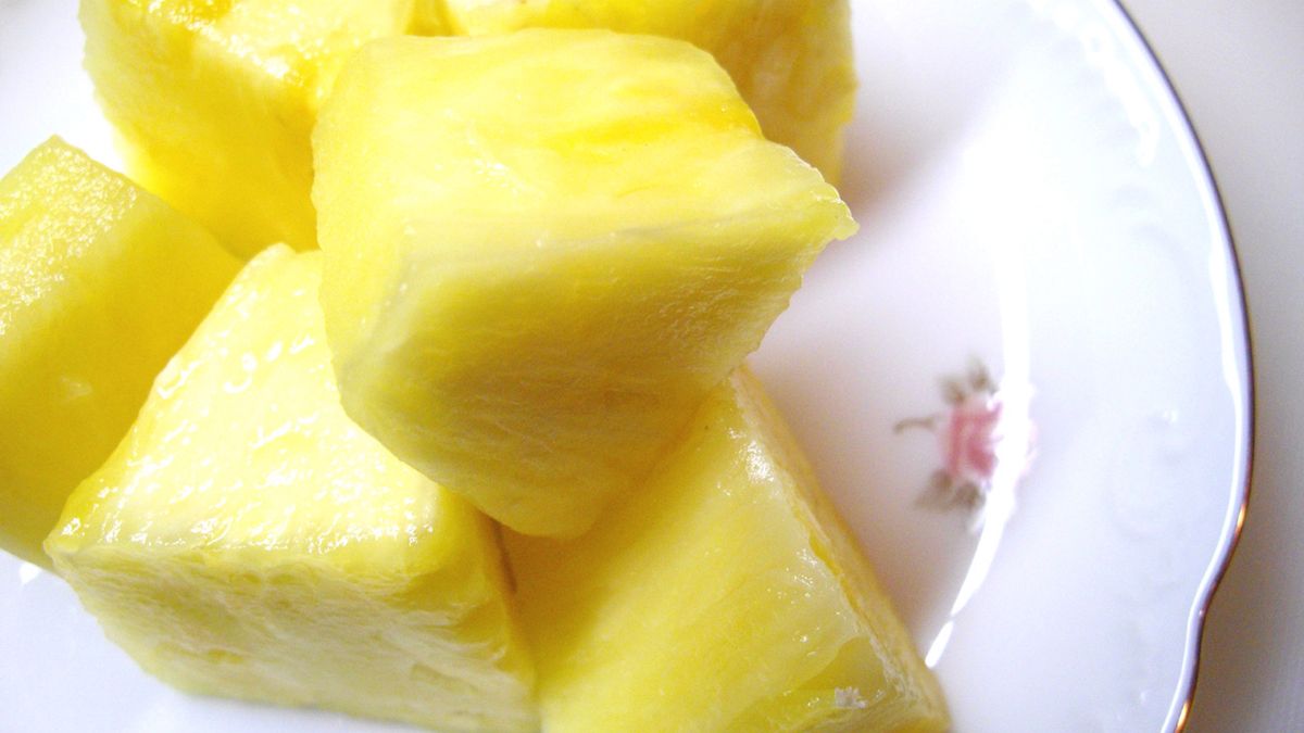 Ananas w puszce w lekkim syropie (owoc i płyn)