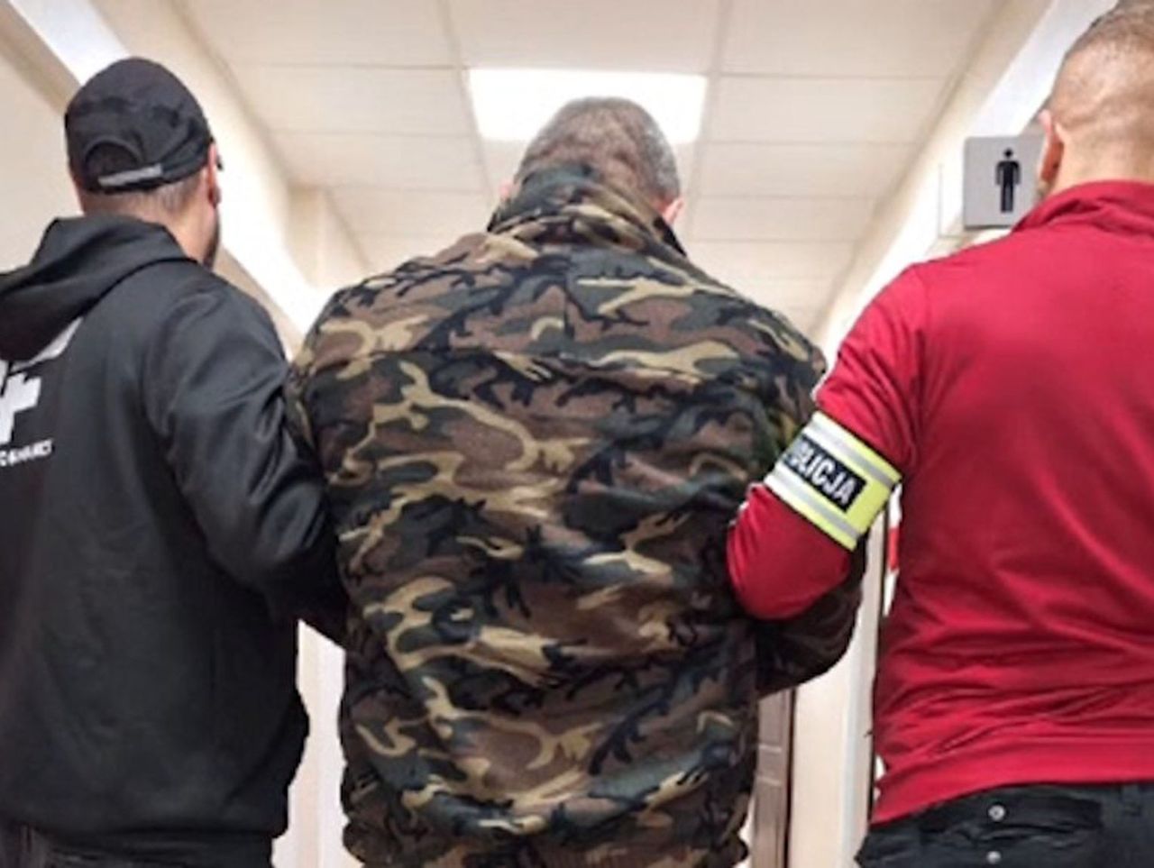 Police: Brutalne zabójstwo pod sklepem monopolowym. Śledczy zatrzymali kolejne osoby uwikłane w sprawę