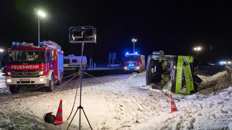 Wypadek Flixbusa. Autokar w sobotę przewrócił się na bok. Przycz