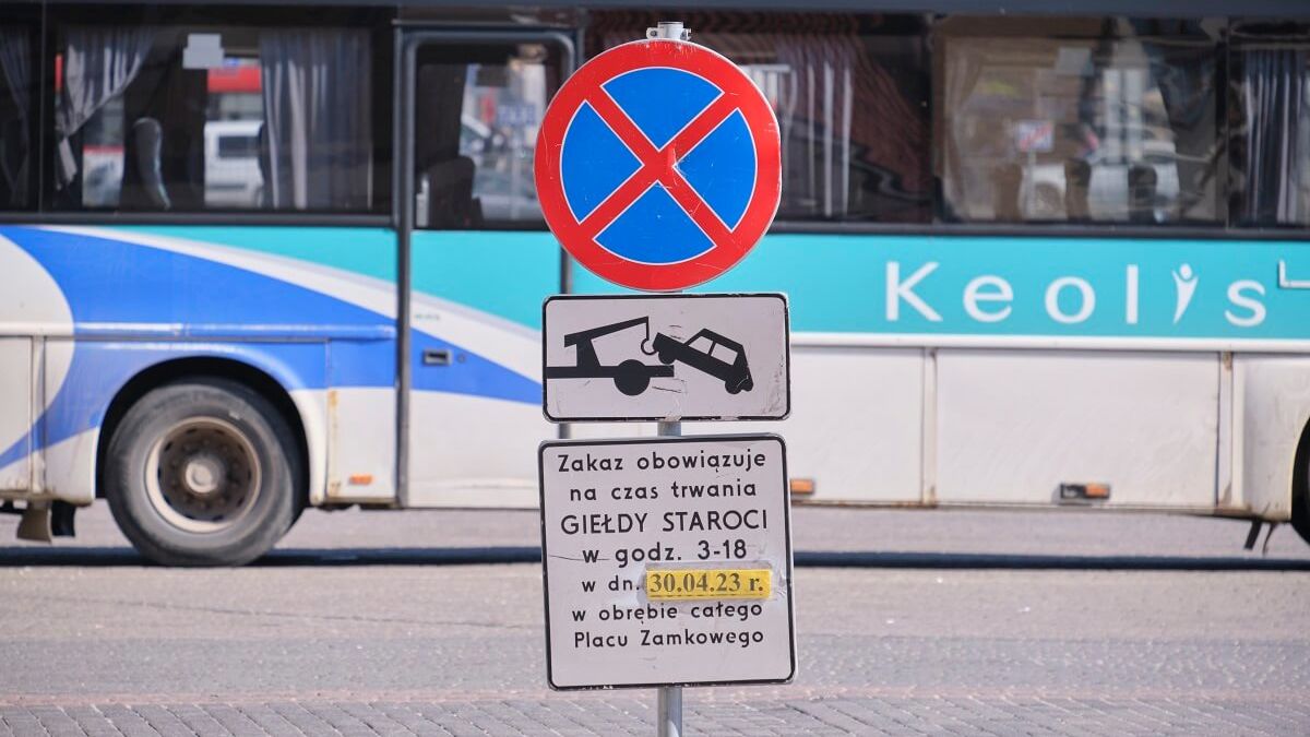 Lubelska Giełda Staroci - zakaz parkowania na Placu Zamkowym
