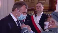 Jacek Kurski i szef Solidarności w TVP ze złotymi odznakami Krzyża Stulecia Niepodległości