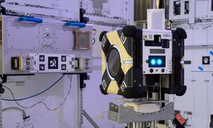 AI przejmuje stery na ISS. Robot Astrobee porusza się 60 proc. szybciej