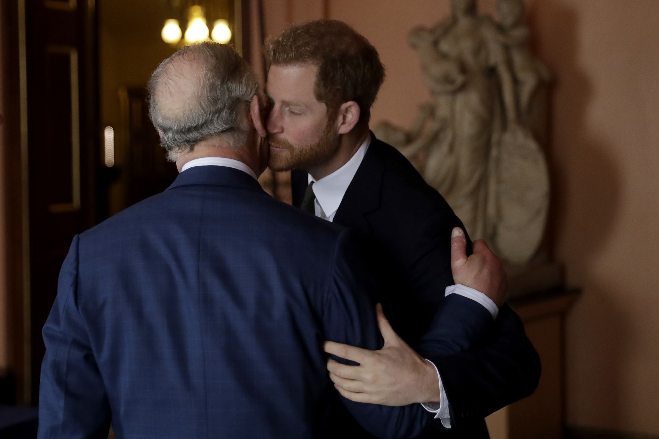 Książę Harry pojedna się z ojcem?