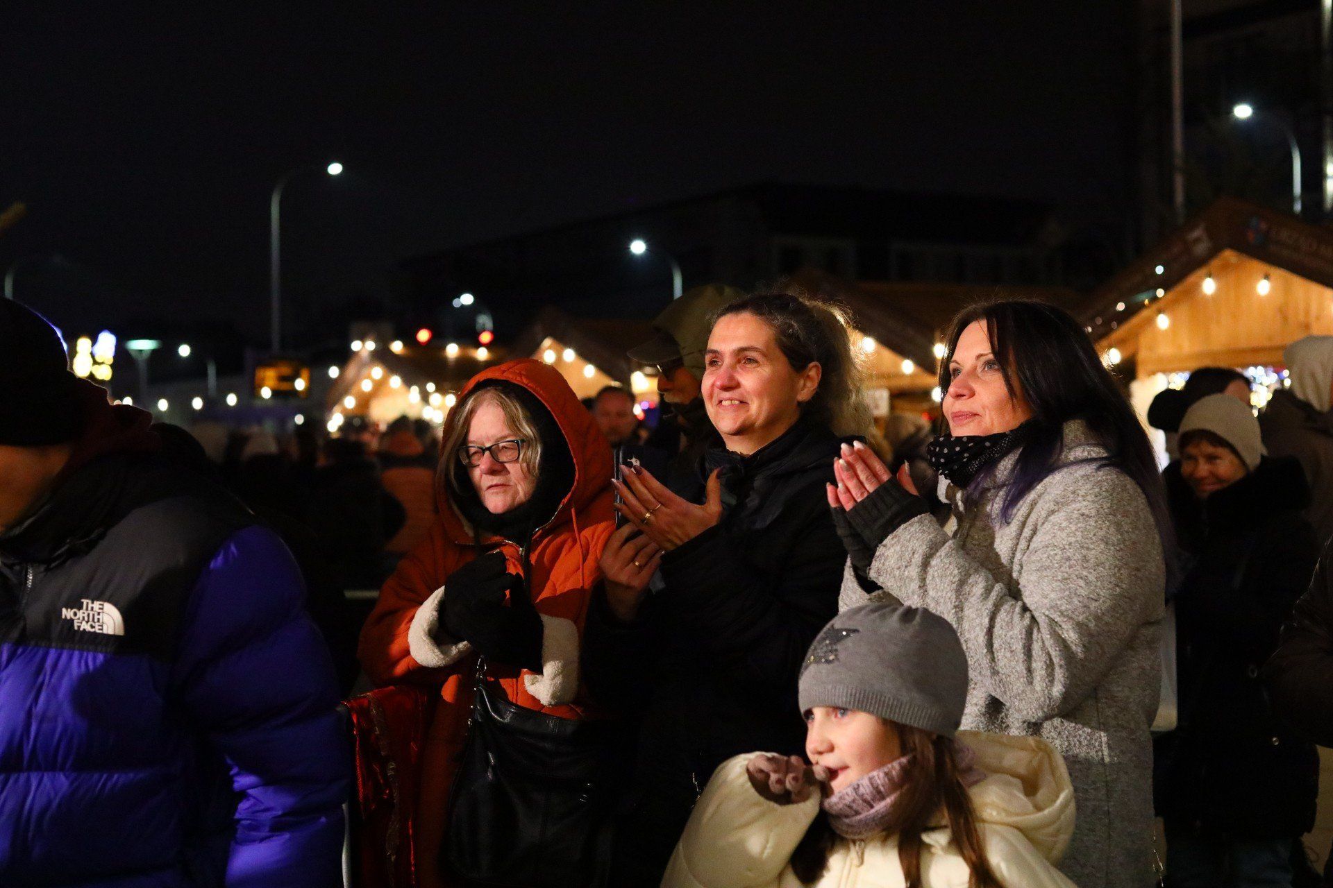 Publika z uznaniem słuchała i oglądała popisy artystyczne na scenie Świętokrzyskiego Jarmarku Bożonarodzeniowego