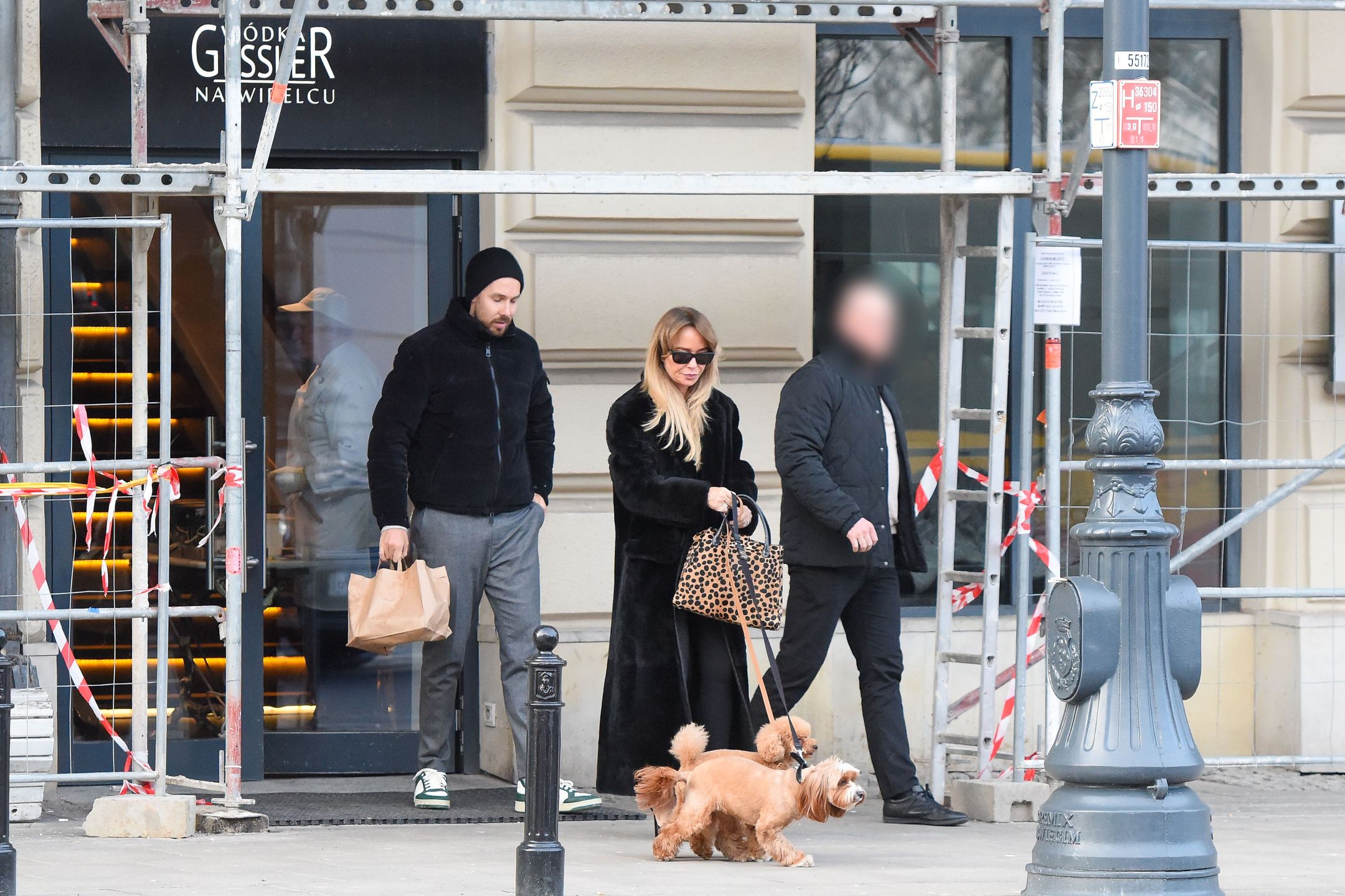 Joanna Przetakiewicz paraduje po mieście z torebką z aligatora