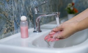 Zniknie kamień i zacieki. Twój kran będzie lśnić jak nowy