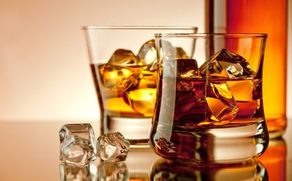 Whisky zalewa Polskę. Pijemy coraz więcej szkockiej