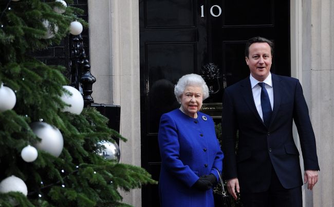 Wielka Brytania: Elżbieta II na posiedzeniu rządu Camerona