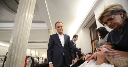 Tusk podniósł zasiłki dla niepełnosprawnych o połowę