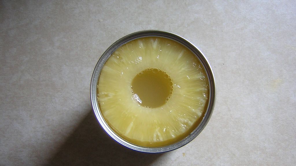 Ananas w puszce w ciężkim syropie (owoc i płyn)