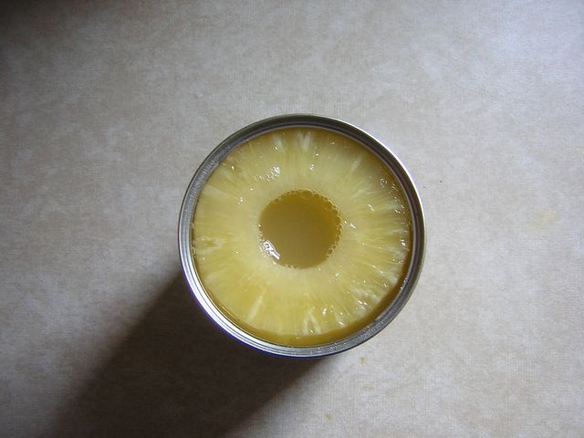 Ananas w puszce w ciężkim syropie (owoc i płyn)