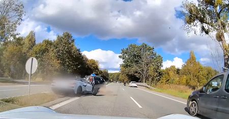 Luksusowa kraksa na DK-81. Audi uderzyło w Porsche, a potem w Fiata