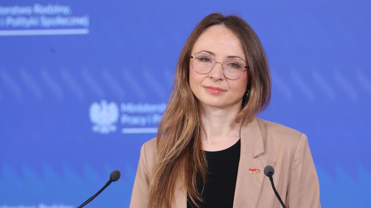 Ministra pracy nt. liczby wniosk�w z?o?onych do pilota?u skr�conego czasu pracy
Fot. Pawel Wodzynski/East News, 16.09.2025. MRPiPS. Briefing prasowy z udzialem ministry rodziny, pracy i polityki spolecznej Agnieszki Dziemianowicz-Bak (n/z) nt. liczby wnioskow zlozonych w pilotazu skroconego czasu pracy z zachowaniem wynagrodzenia.
Pawel Wodzynski